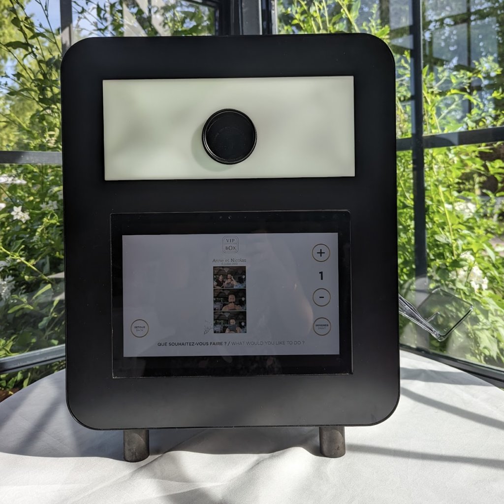 borne a selfie , Photo Booth disponible a Angoulême , Charente , Charente maritime, Dordogne
