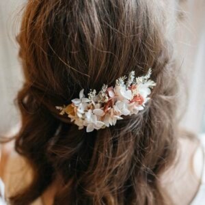 Peignes en fleurs séchées