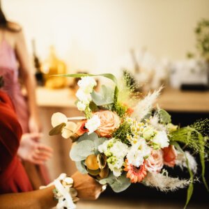 Mariage aux teintes poudrées à la Grange de Fontastier