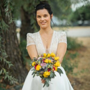 mariage au nuances de jaune au Domaine de Roullet