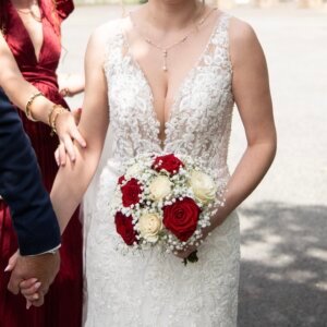 Un mariage aux teintes rouge et blanc au Logis de Bournet